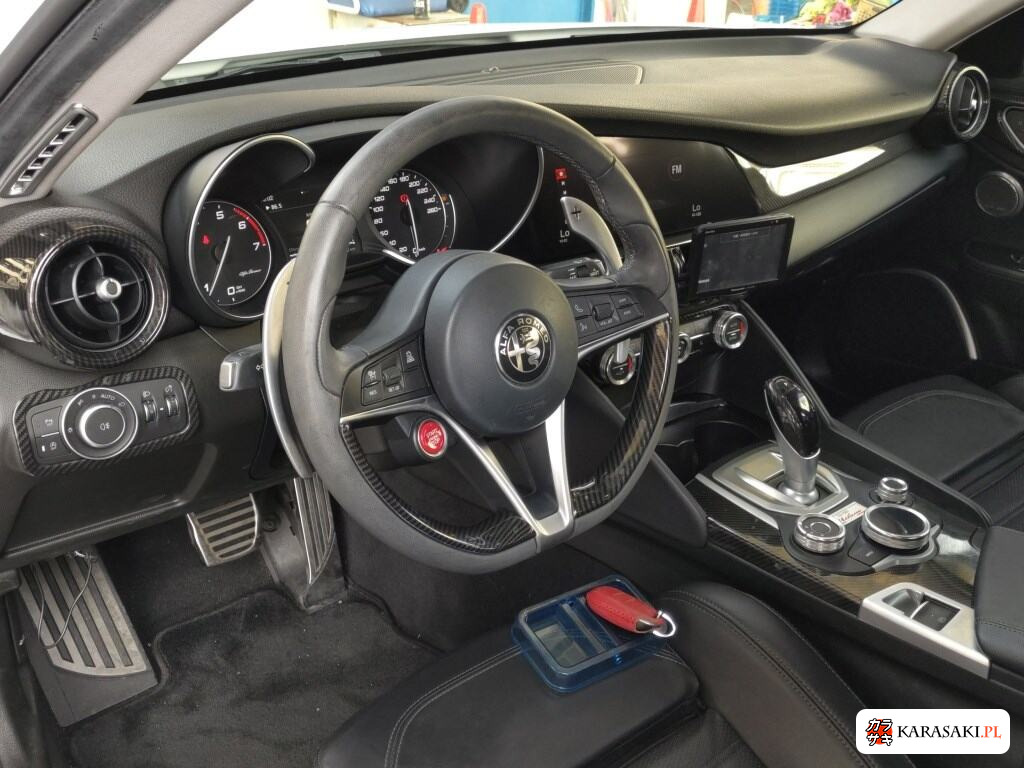 2017 Alfa Romeo Giulia 4D 4WD Veloce 5