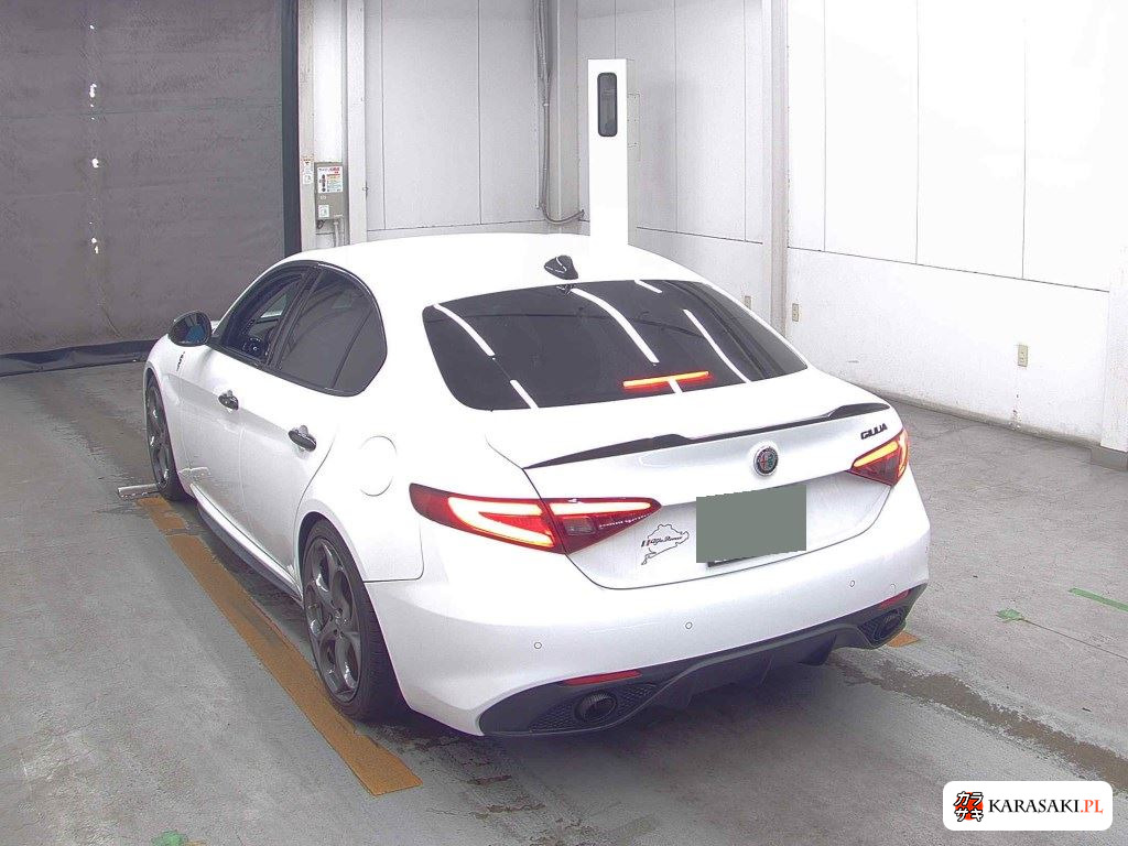 2017 Alfa Romeo Giulia 4D 4WD Veloce 2