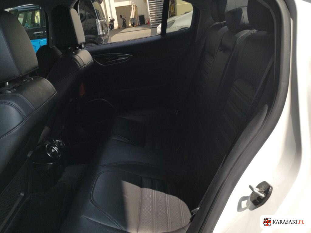 2017 Alfa Romeo Giulia 4D 4WD Veloce 6