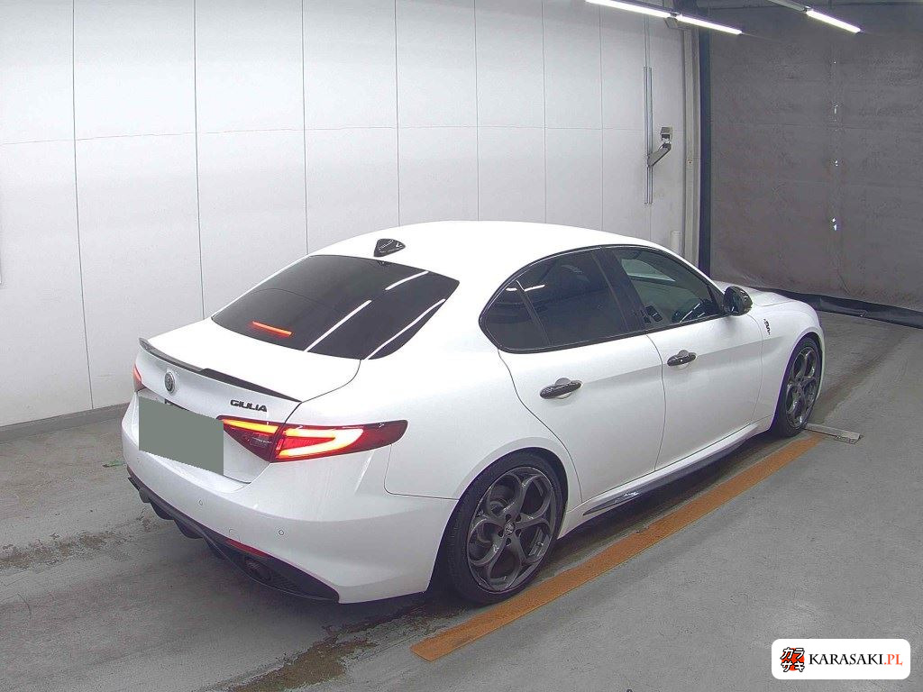 2017 Alfa Romeo Giulia 4D 4WD Veloce 4