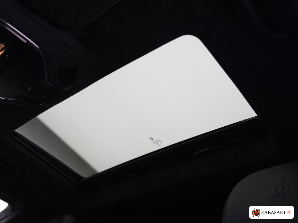 Maserati Quattroporte 2013 z aukcji japońskiej