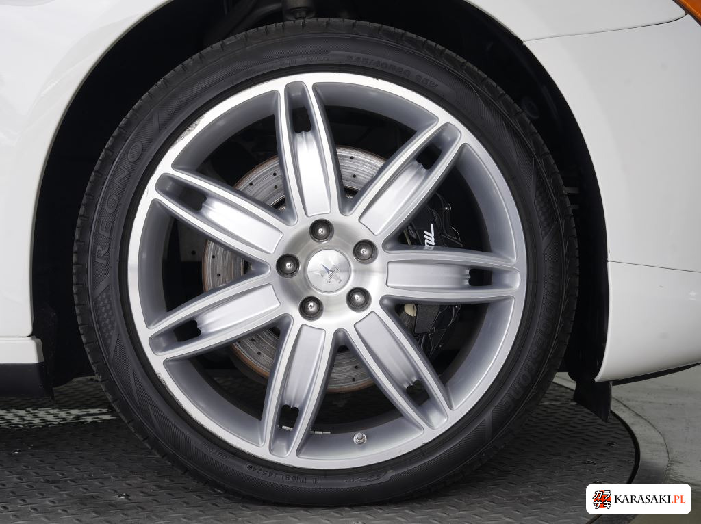 Maserati Quattroporte 2013 z aukcji japońskiej