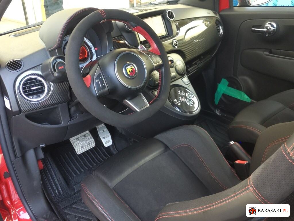 Abarth 695 Tributo Ferrari 2012 z aukcji japońskiej
