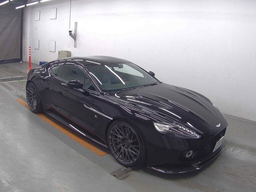 Aston Martin Vanquish 2022 z aukcji japońskiej