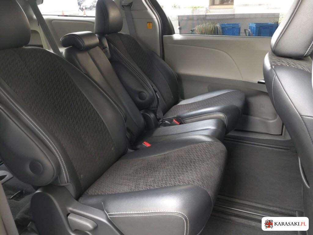 America Toyota Sienna 2011 z aukcji japońskiej