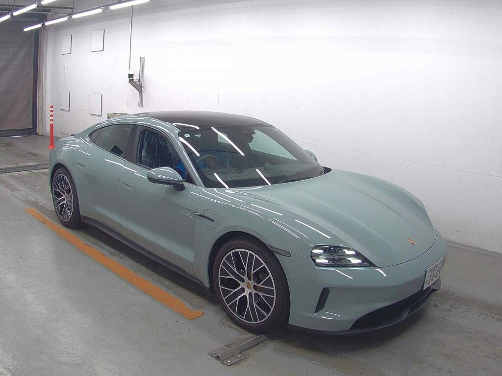 Porsche Taycan 2025 z aukcji japońskiej