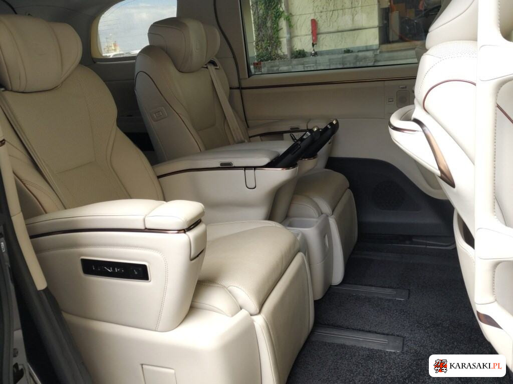 2025 Lexus LM 4WD LM500H Version L 6