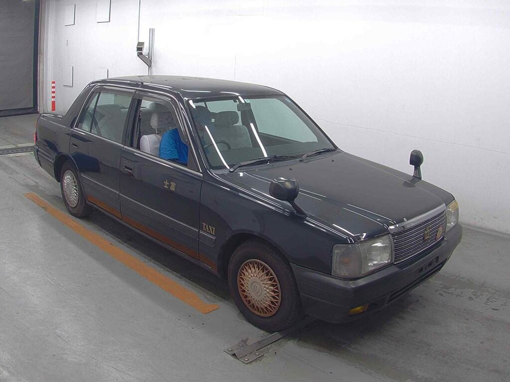 Toyota Crown Comfort 2002 z aukcji japońskiej