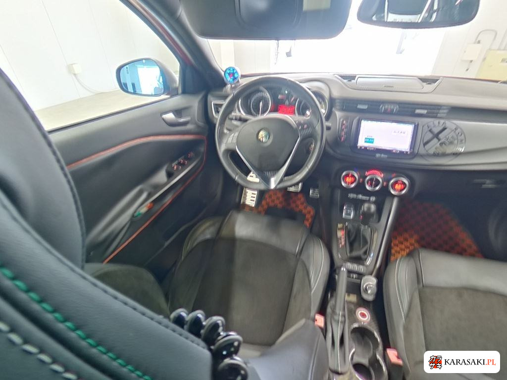 2016 Alfa Romeo Giulietta 5D Quadrifoglio Verde 5