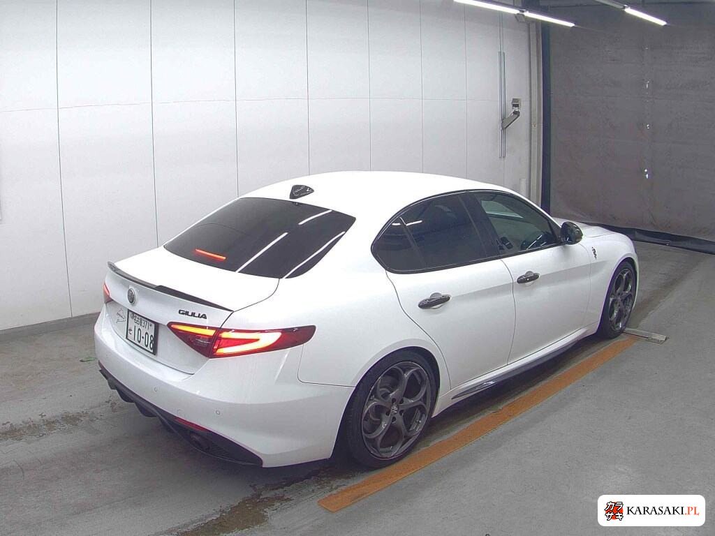 2017 Alfa Romeo Giulia 4D 4WD Veloce 4