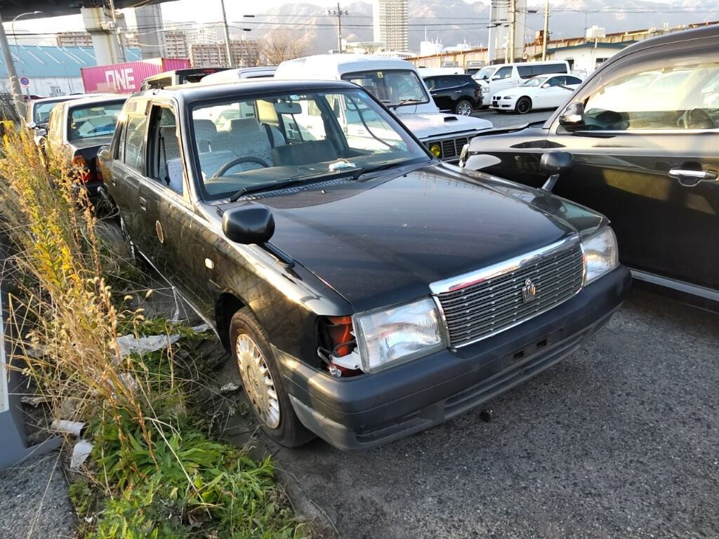 Toyota Crown Comfort 2011 z aukcji japońskiej