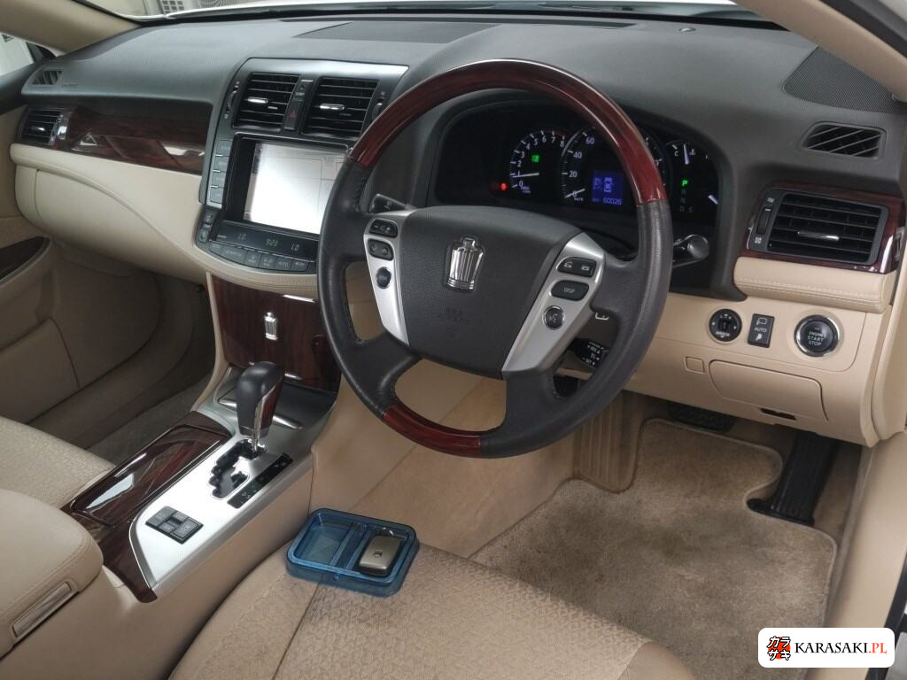 Toyota Crown 2011 z aukcji japońskiej