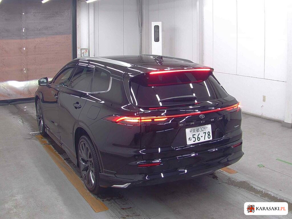 Toyota Crown Estate 2025 z aukcji japońskiej