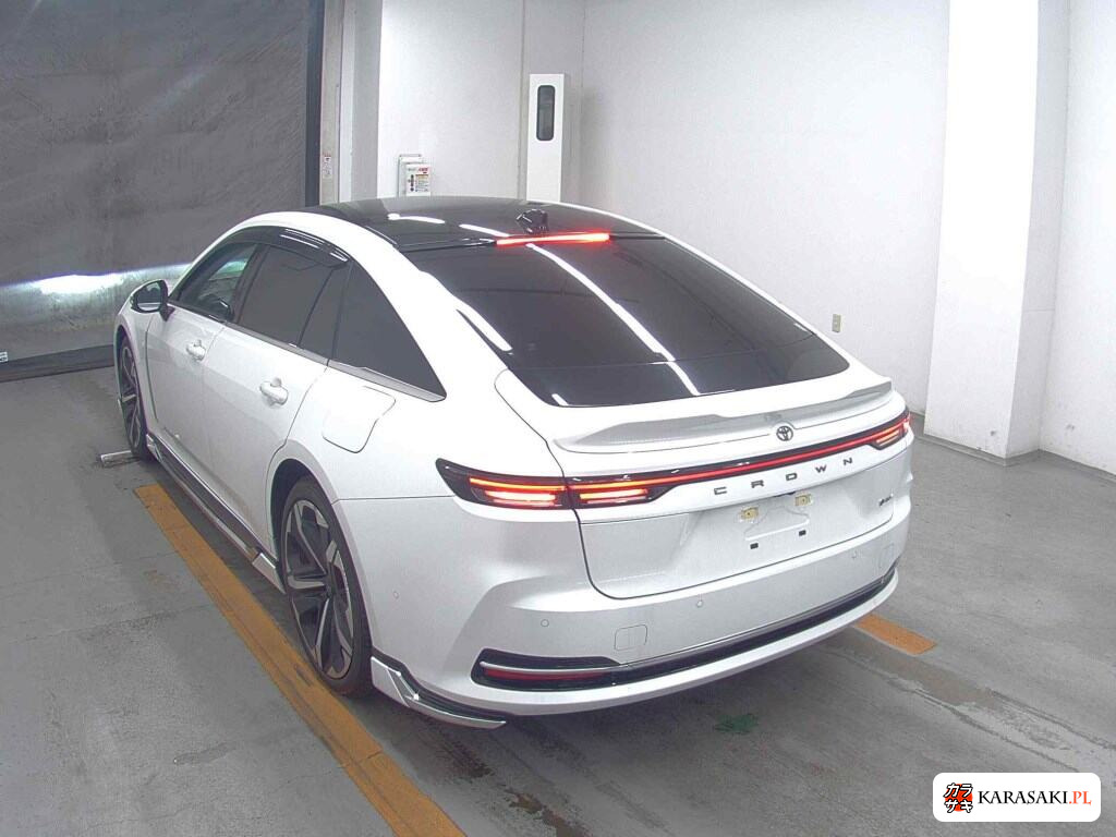 Toyota Crown 2023 z aukcji japońskiej