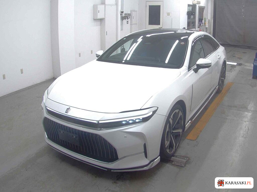 Toyota Crown 2023 z aukcji japońskiej