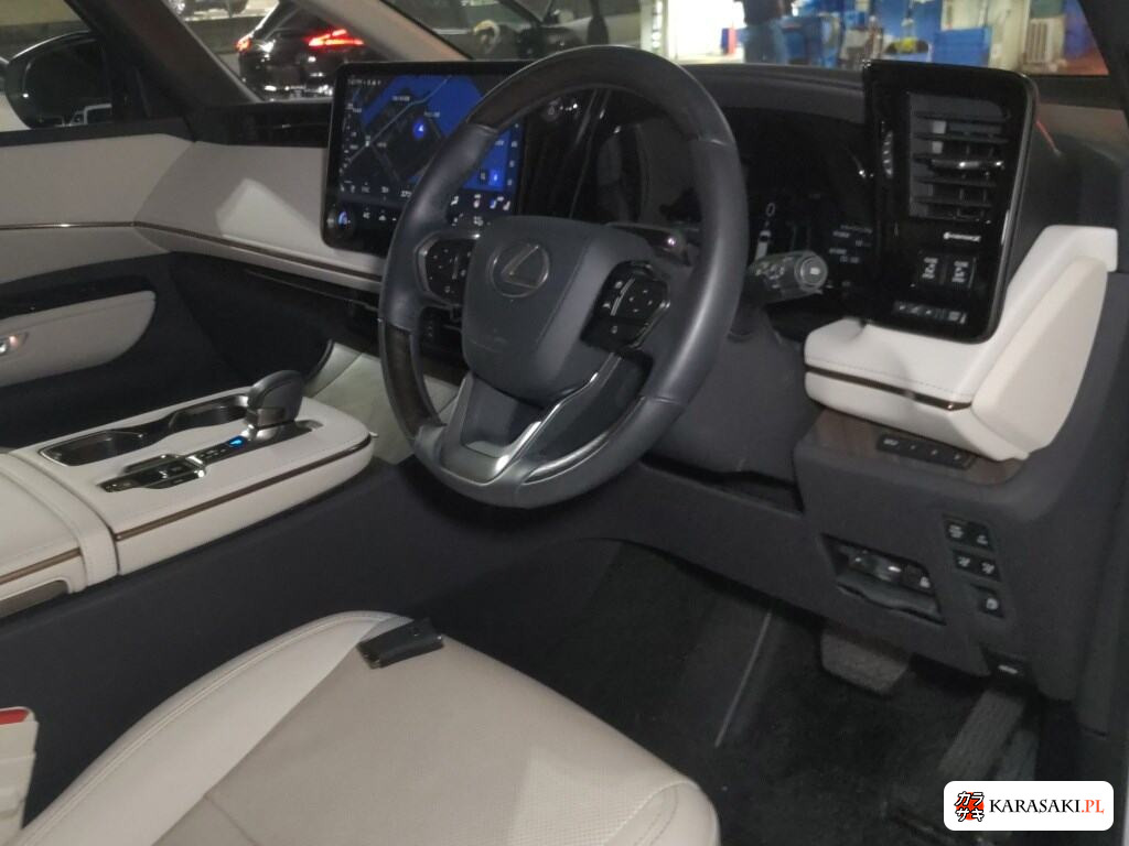 Lexus LM 2024 z aukcji japońskiej