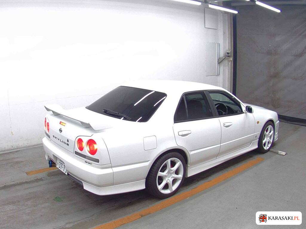 Nissan Skyline 2000 z aukcji japońskiej
