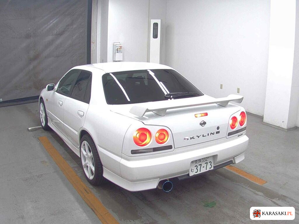 Nissan Skyline 2000 z aukcji japońskiej
