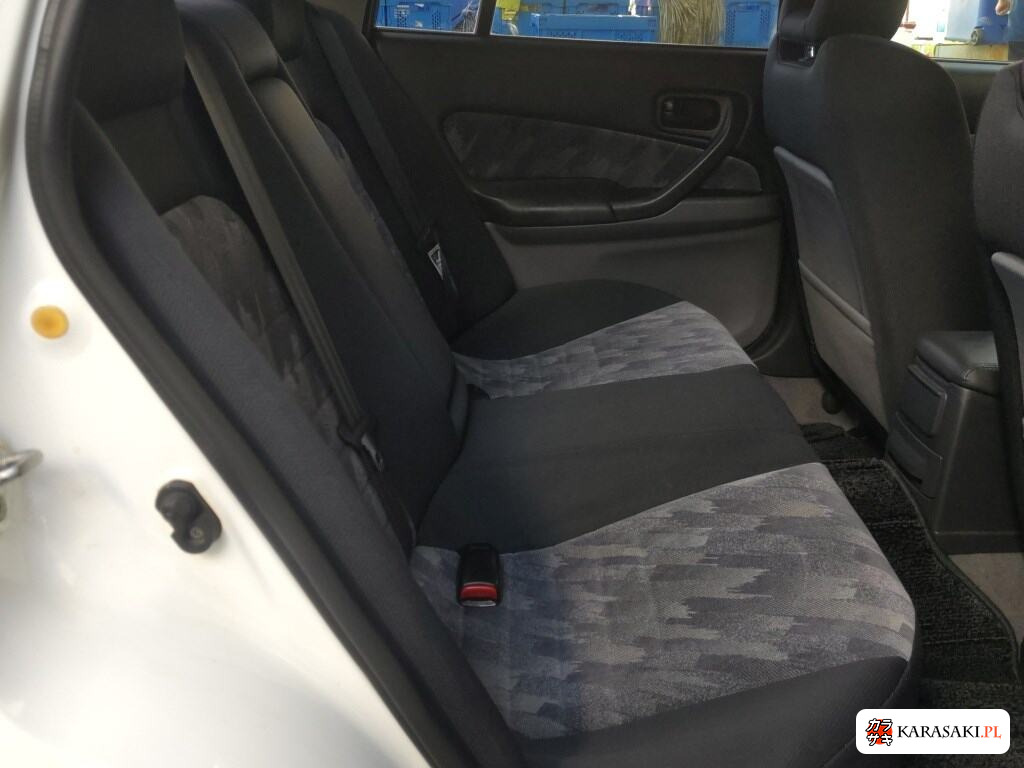 Nissan Skyline 2000 z aukcji japońskiej