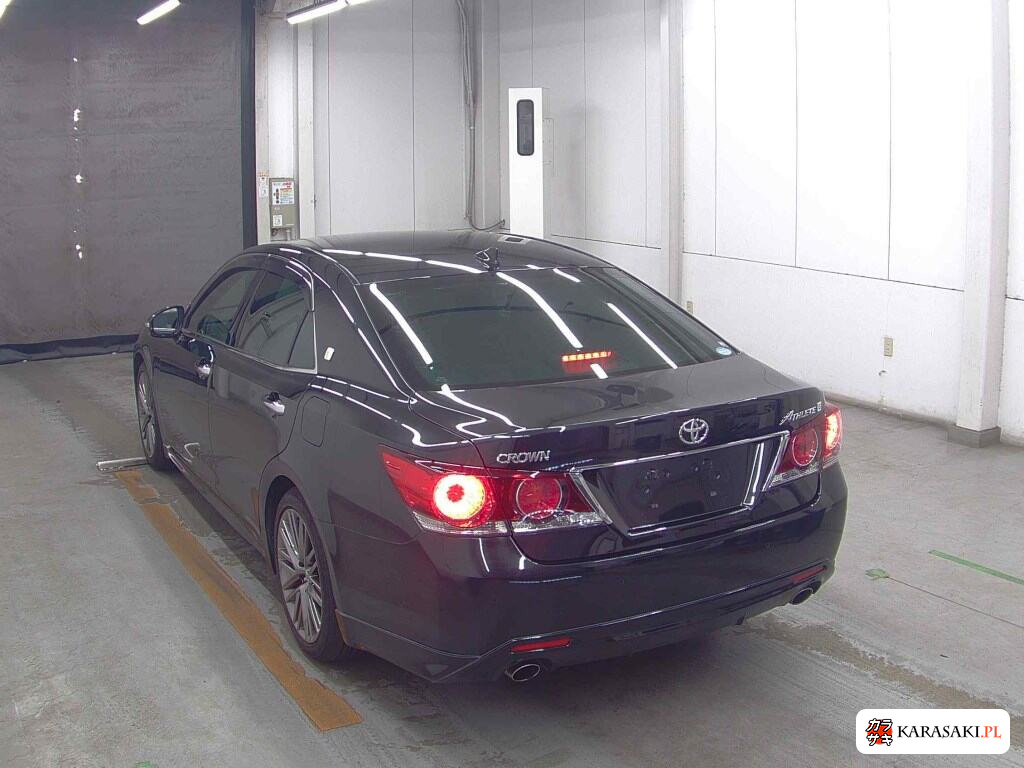 Toyota Crown 2017 z aukcji japońskiej