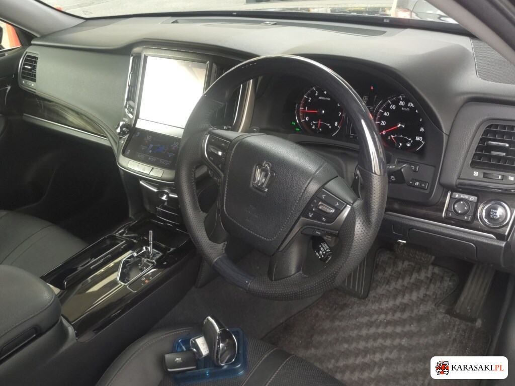 Toyota Crown 2016 z aukcji japońskiej