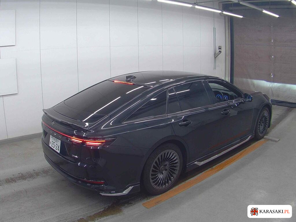 Toyota Crown 2024 z aukcji japońskiej