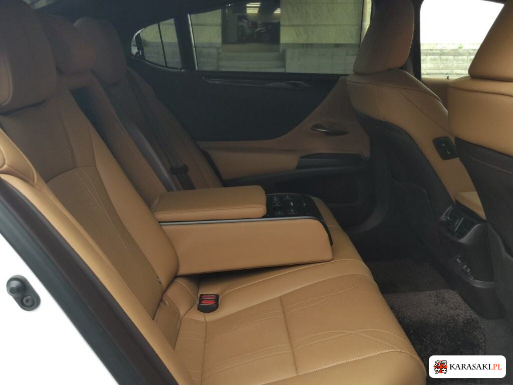 Lexus Es 2019 z aukcji japońskiej