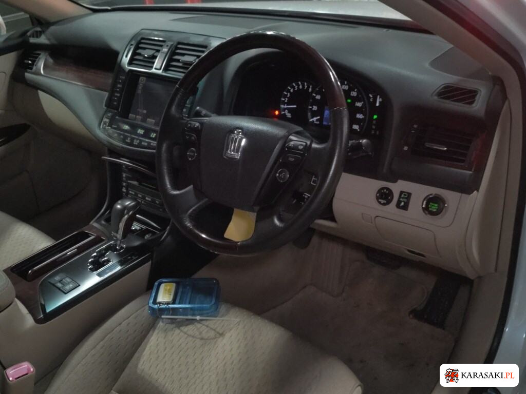 Toyota Crown 2009 z aukcji japońskiej