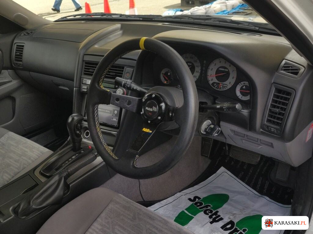 Nissan Skyline 2000 z aukcji japońskiej
