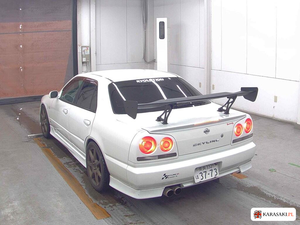 Nissan Skyline 2000 z aukcji japońskiej