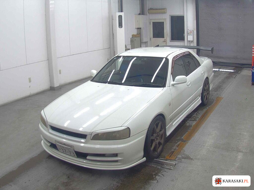 Nissan Skyline 2000 z aukcji japońskiej