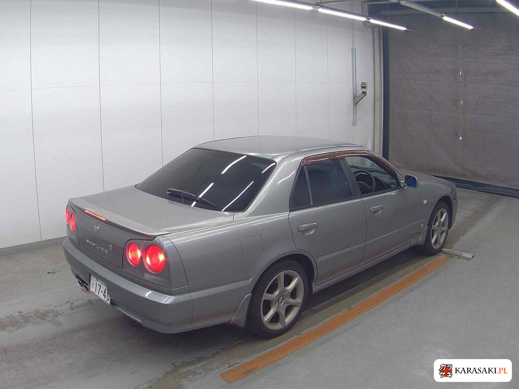 Nissan Skyline 2000 z aukcji japońskiej