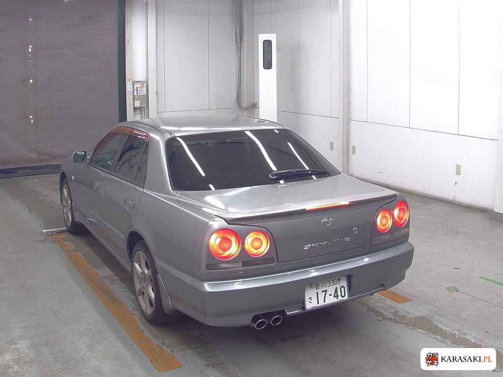 Nissan Skyline 2000 z aukcji japońskiej