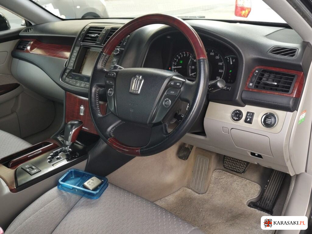 Toyota Crown 2008 z aukcji japońskiej