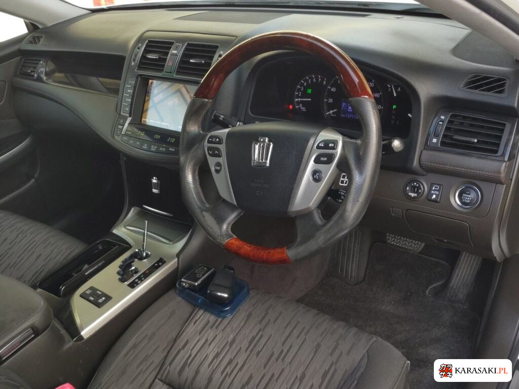 Toyota Crown 2011 z aukcji japońskiej