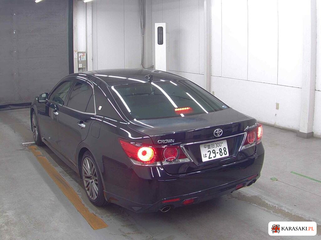 Toyota Crown 2017 z aukcji japońskiej
