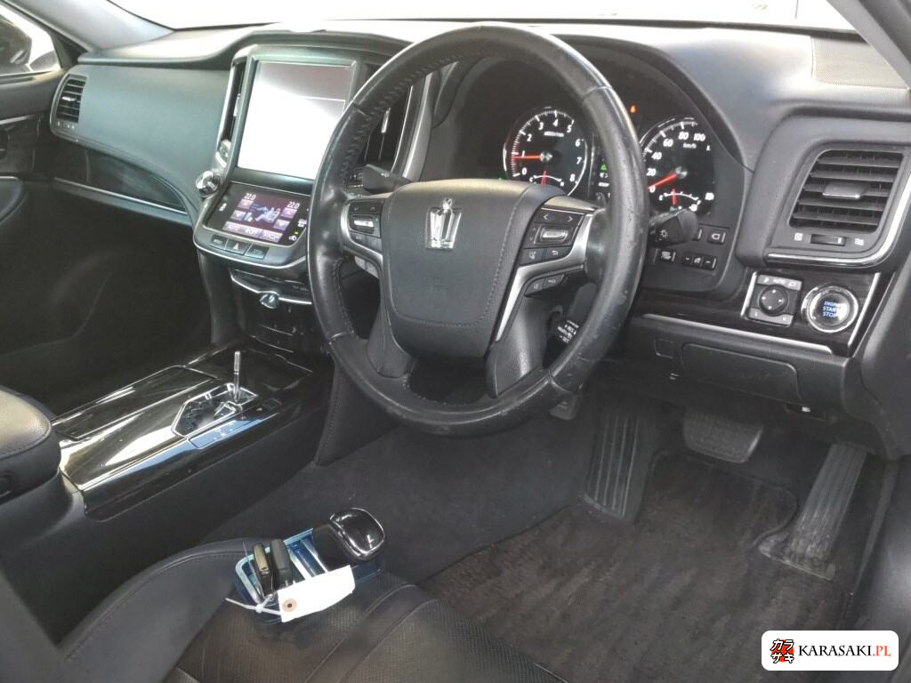 Toyota Crown 2017 z aukcji japońskiej
