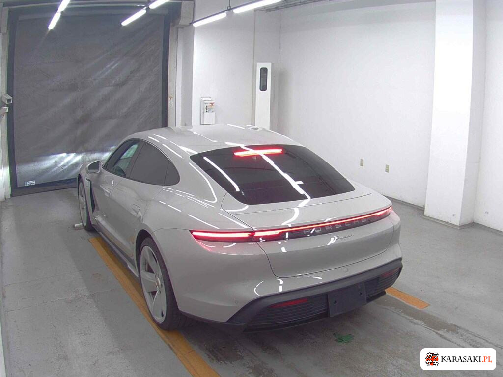 Porsche Taycan 2023 z aukcji japońskiej
