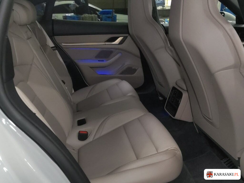 Porsche Taycan 2023 z aukcji japońskiej