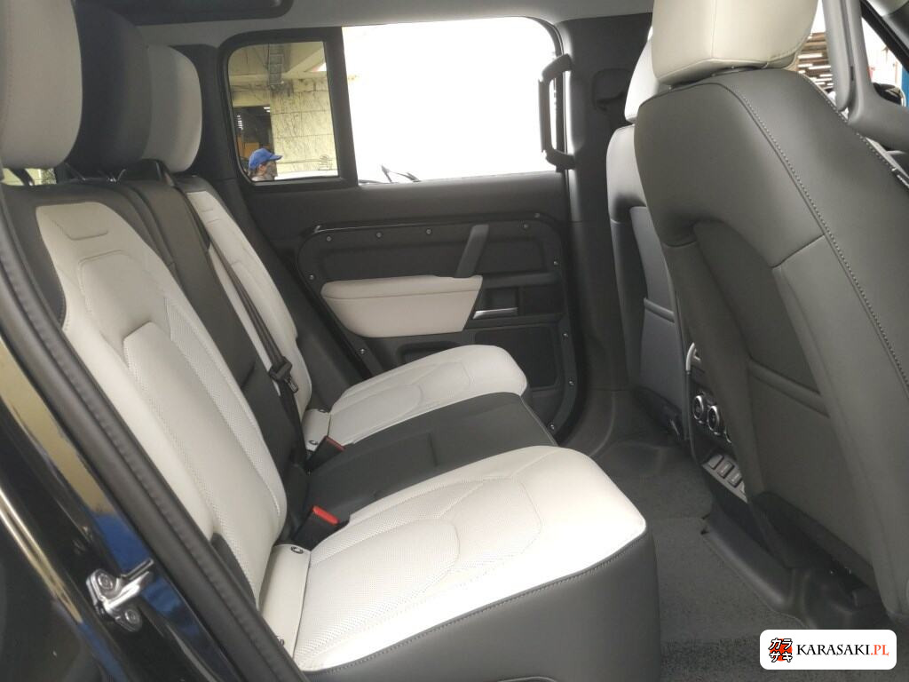 Land Rover Defender 2026 z aukcji japońskiej