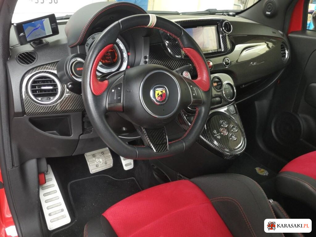 Abarth 695 Tributo Ferrari 2011 z aukcji japońskiej