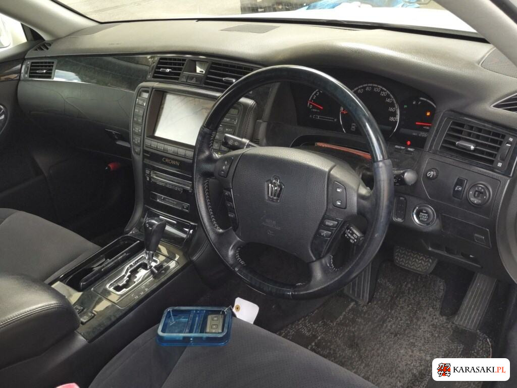 Toyota Crown 2004 z aukcji japońskiej