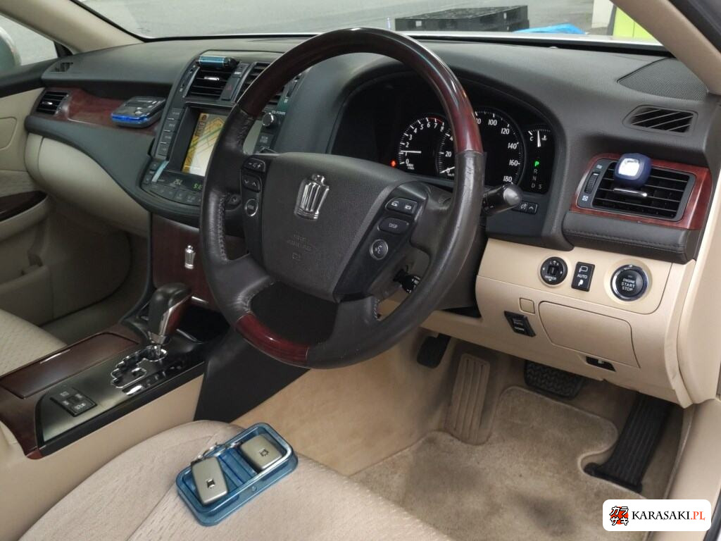 Toyota Crown 2008 z aukcji japońskiej