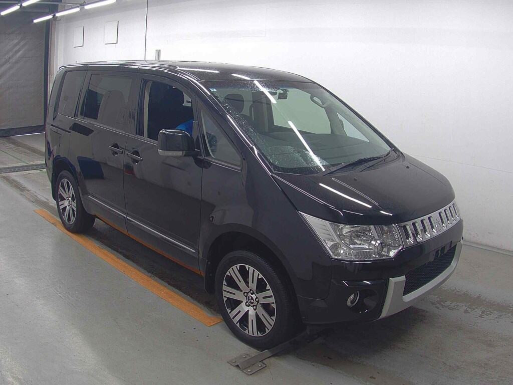 Mitsubishi Delica D:5 2017 z aukcji japońskiej