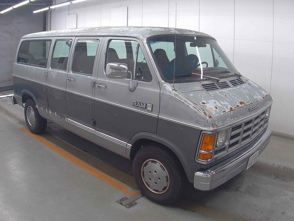 Dodge Van 2025 z aukcji japońskiej