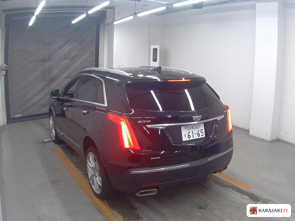 2017 Cadillac XT5 Crossover 4WD Luxury 2