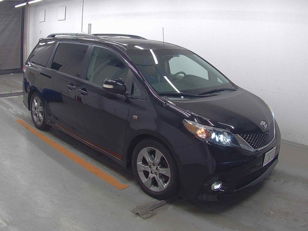 America Toyota Sienna 2011 z aukcji japońskiej