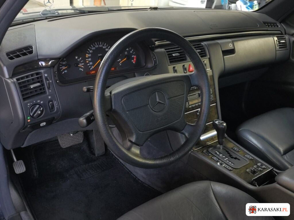 1996 Mercedes-Benz E-Class 4D E400 Avantgarde 5