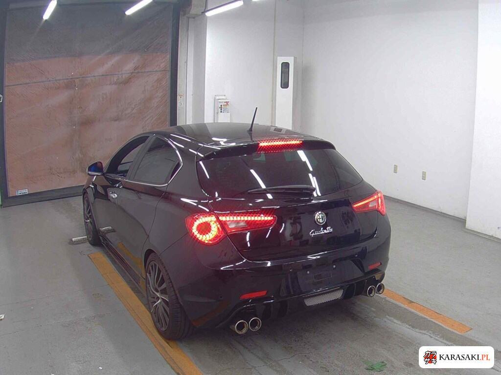 2013 Alfa Romeo Giulietta 5D Quadrifoglio Verde 2