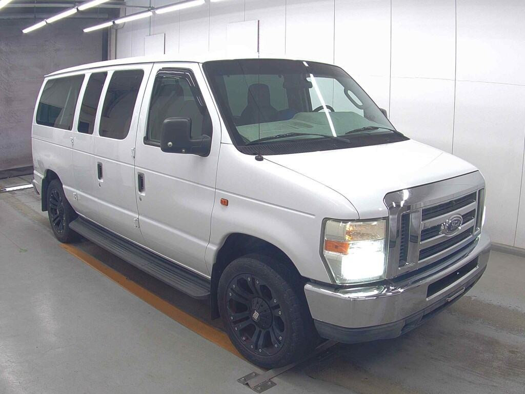 Ford E-150 2012 z aukcji japońskiej